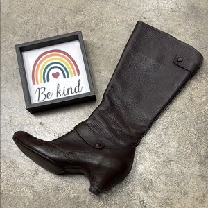 Corso Como Brown Heeled Boots Sleek Design